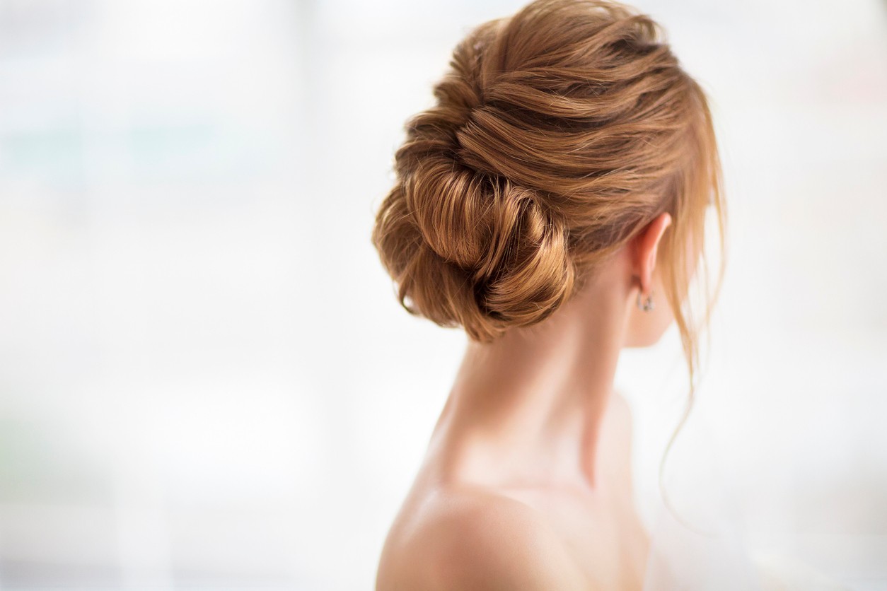 Kruiden Economie Kracht Tips voor het opsteken van je haar. - Attention Hair&Beauty